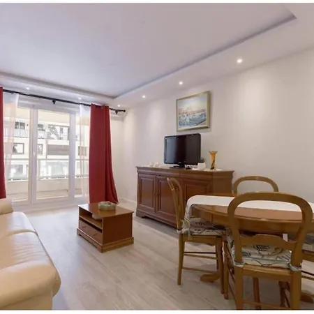 Charming 49 M Nest In *